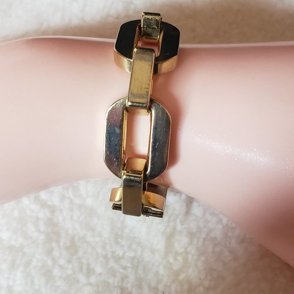 Micheal Kors Gold tone ID Link Bracelet - Picture 4 of 7